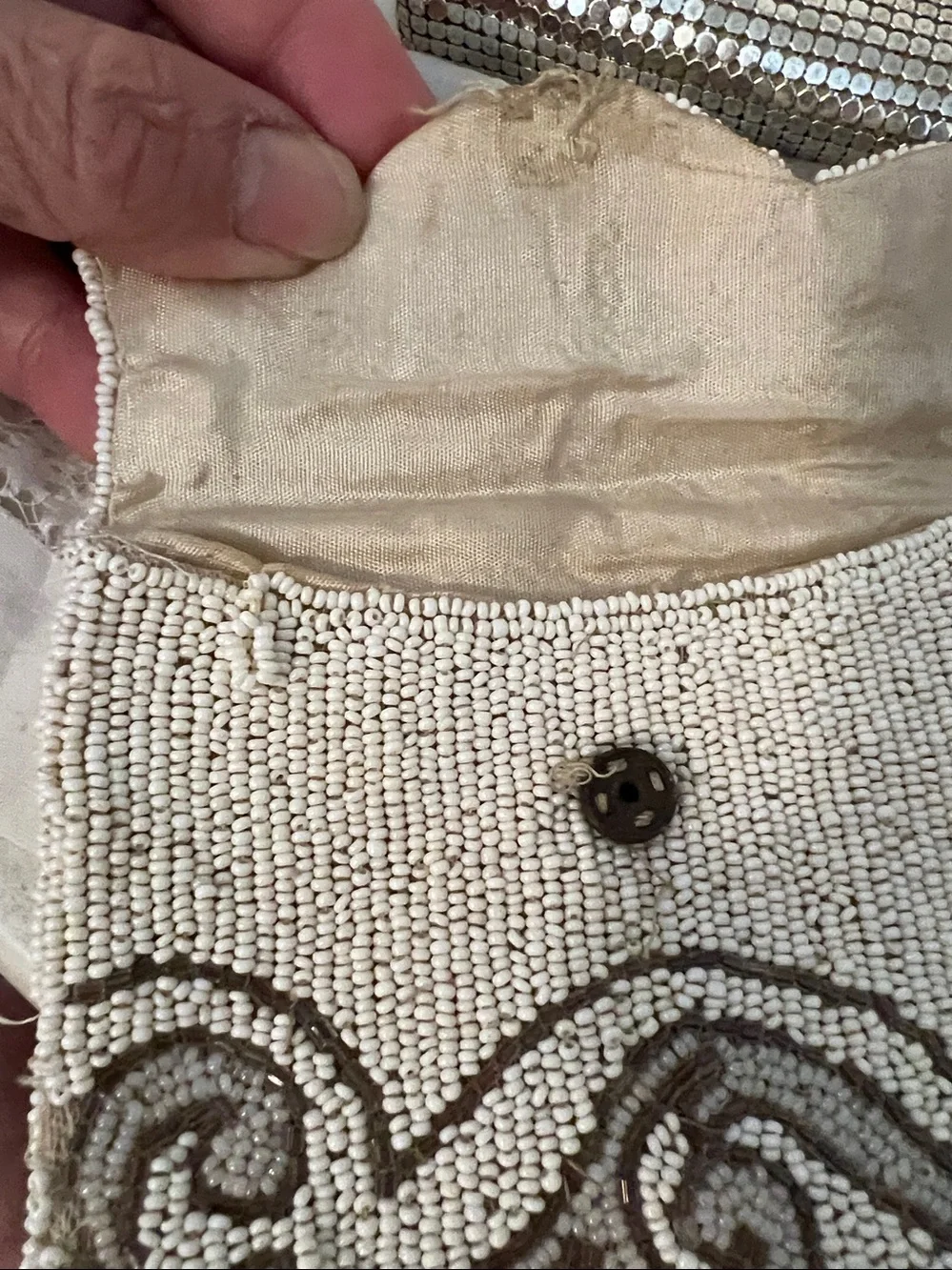 Lot Whiting & Davis mesh and unmarked beaded clutch purses